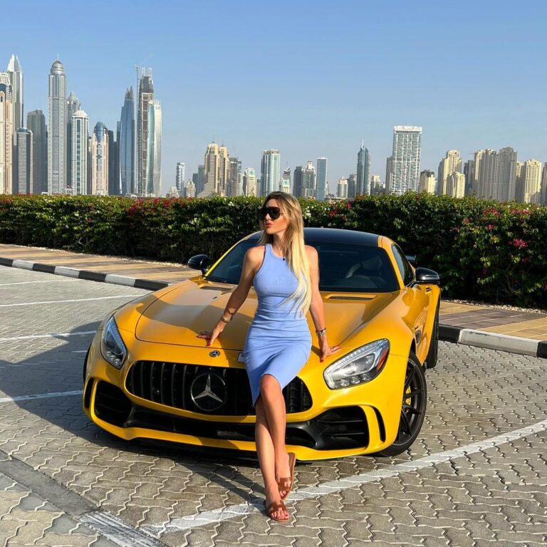 Luxury car rental etiquette in Dubai